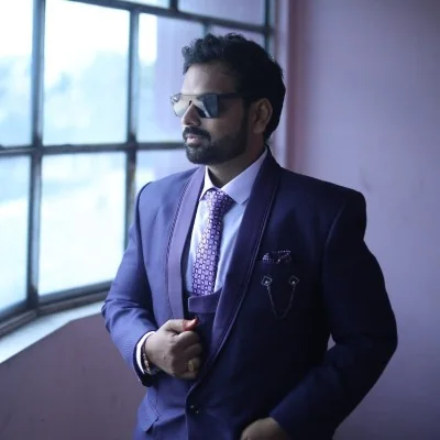 Portrait of Vigneshwaran Vijayakumar, developer and publisher of I/O Checkup